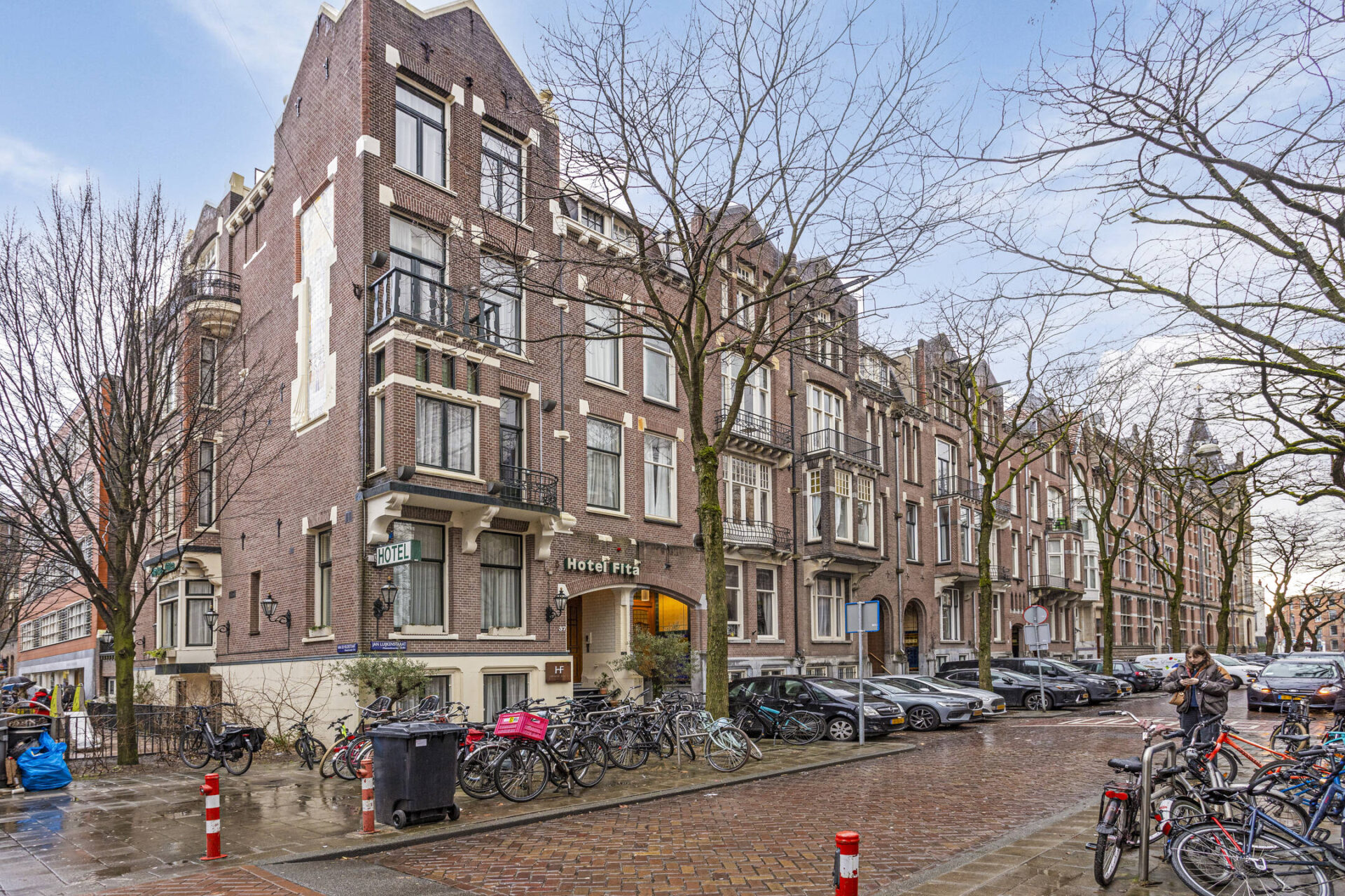 Hotel Fita aan de Jan Luijkenstraat 37 te Amsterdam